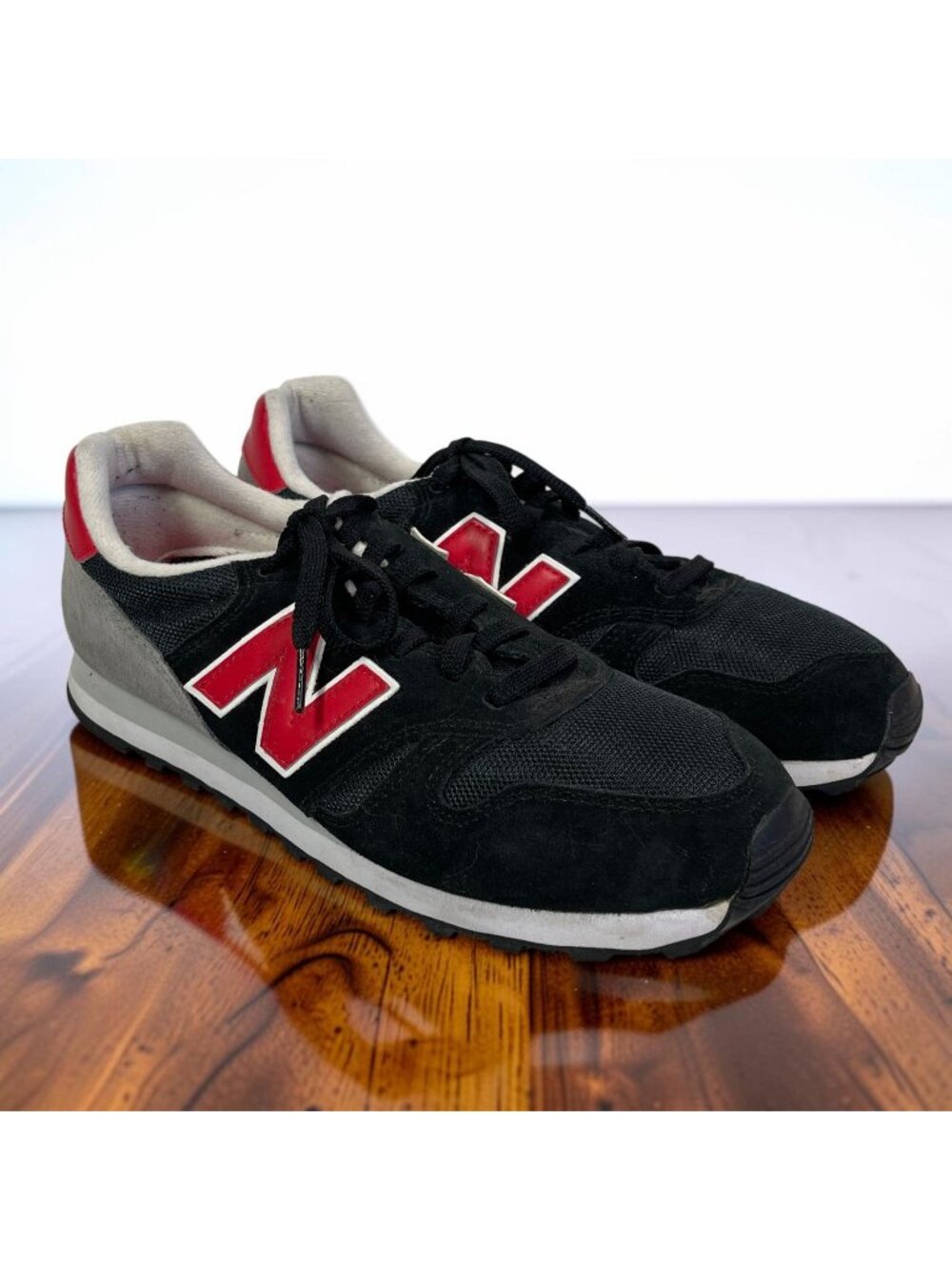 New Balance 373 Mens Sneakers Black/Red Suede & Mesh Men's Size 10 Like New